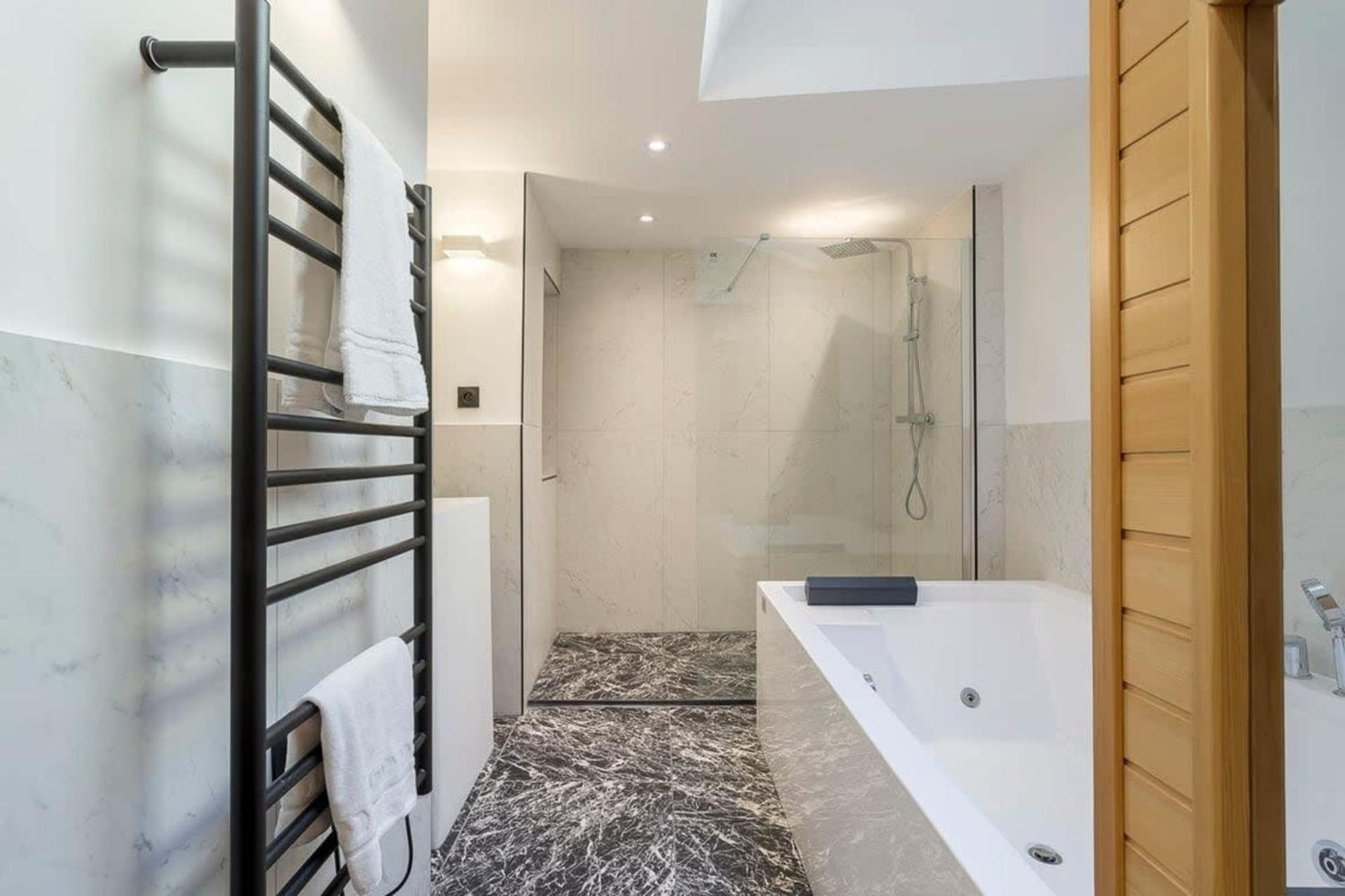 Victor Hugo Romantic Suite - Sauna Et Balneo Lyon Kültér fotó