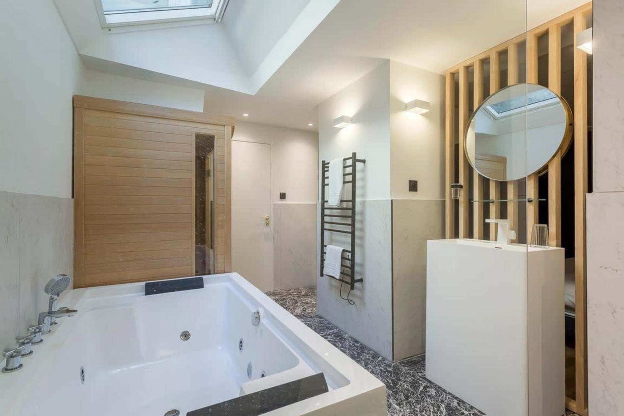 Victor Hugo Romantic Suite - Sauna Et Balneo Lyon Kültér fotó